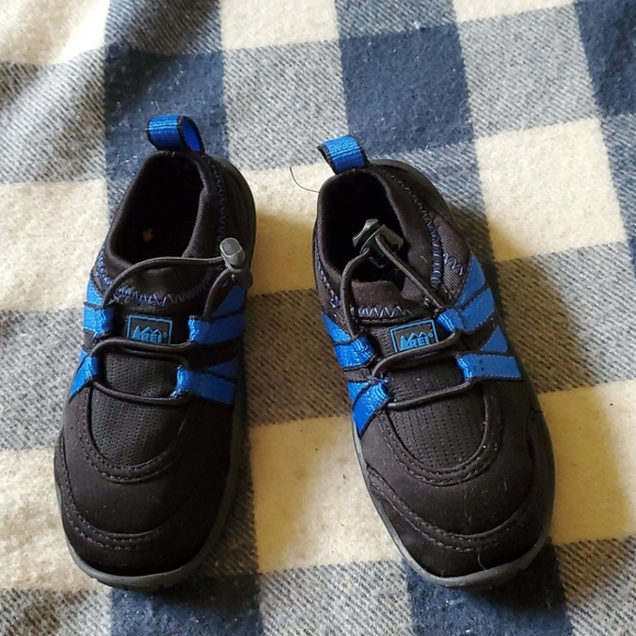 rei water shoes